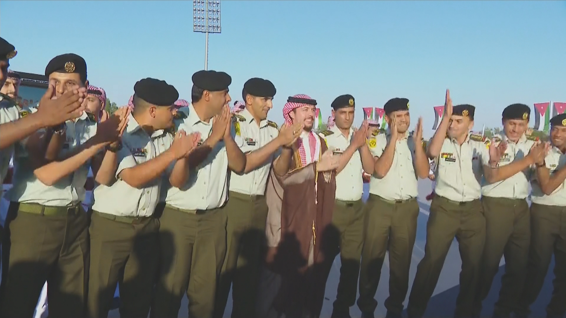 ولي عهد الأردن يشارك في التراث الفني احتفاء بحفل زفافه ولي عهد الأردن يشارك في التراث الفني احتفاء بحفل زفافه