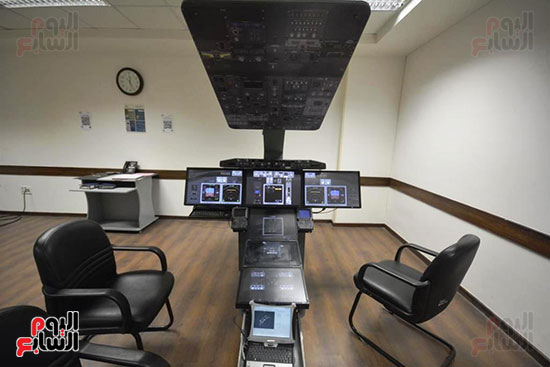 تجربة-طوارئ-افتراضية-لإخلاء-طائرة-داخل-أكاديمية-مصر-للطيران-للتدريب-(3)