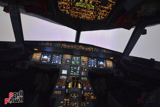 تجربة-طوارئ-افتراضية-لإخلاء-طائرة-داخل-أكاديمية-مصر-للطيران-للتدريب-(5)