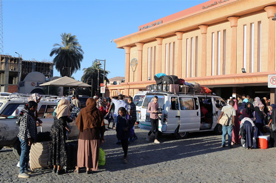 مصر تقدم إعانات لأهالى السودان (11)