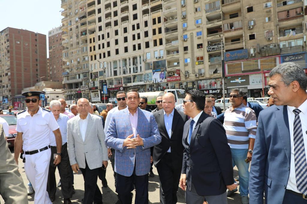 وزير التنمية المحلية ومحافظ القاهرة يتفقدان موقفى الألف مسكن وعبدالمنعم رياض (2)