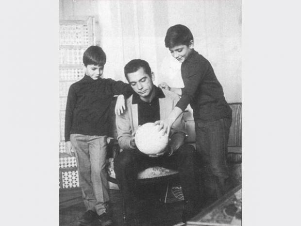 صالح سليم مع اولادة خالد و هشام  (3)