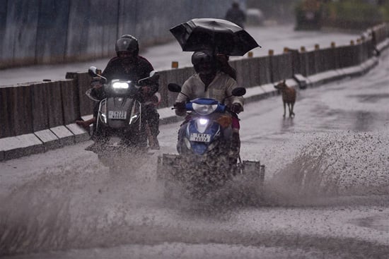 أمطار غزيرة الهند (4)