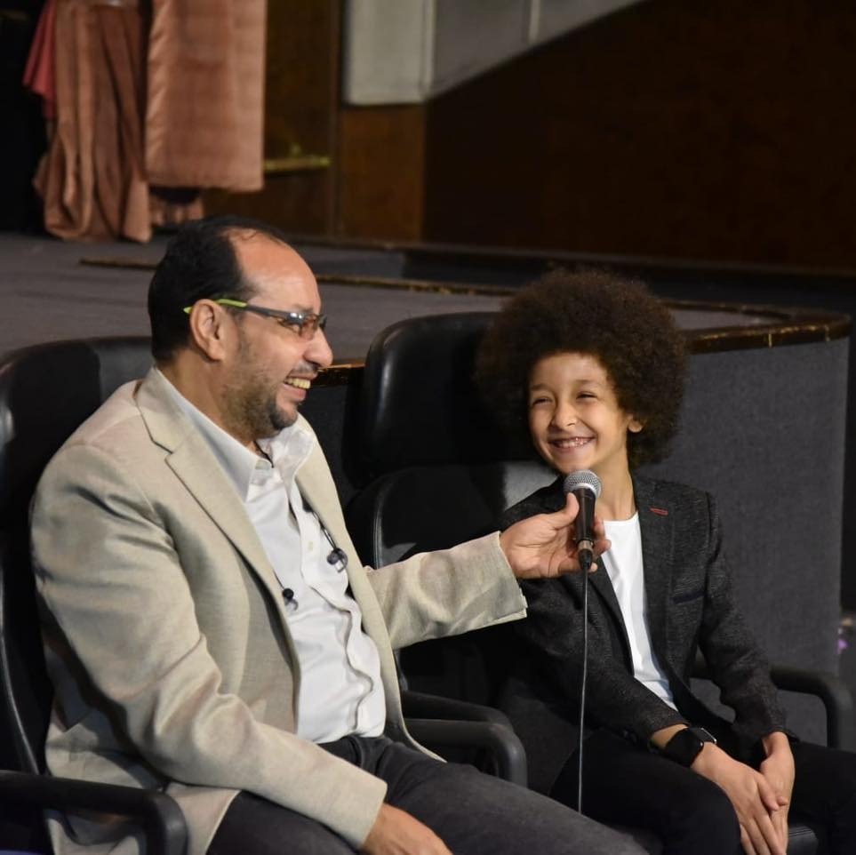 الطفل يوسف يحضر عرض فيلم من أجل زيكو بمهرجان جمعية الفيلم مع أسرته  (4)