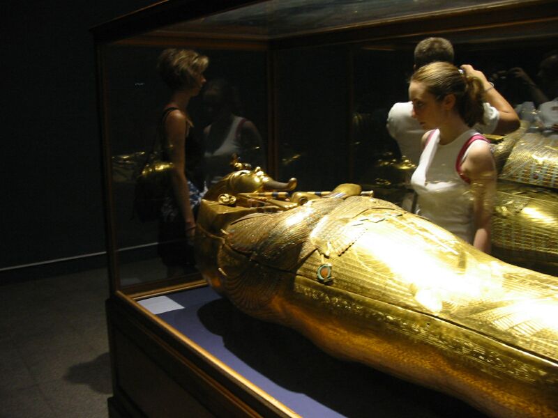 02_20030525_Tutankhamun_coffin_Egyptian_Museum