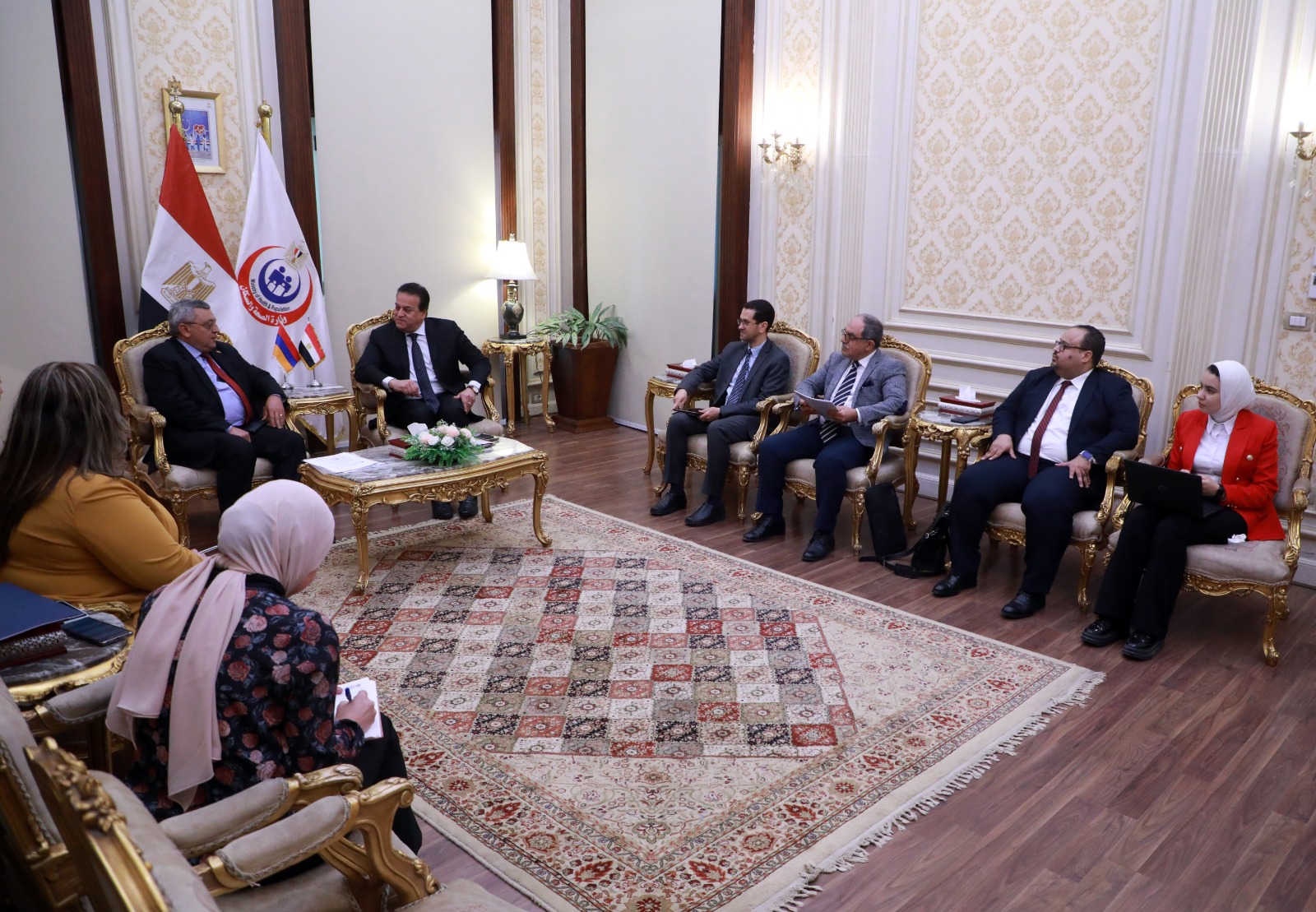 لقاء وزير الصحة