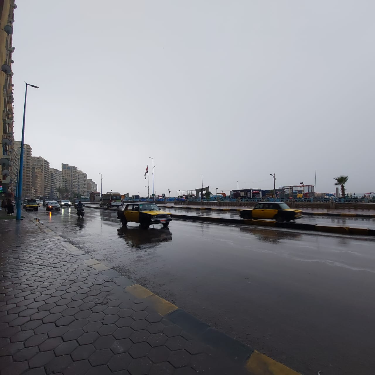 لأول مرة فى يونيو.. هطول أمطار غزيرة بالإسكندرية مع نشاط فى حركة الرياح (1)
