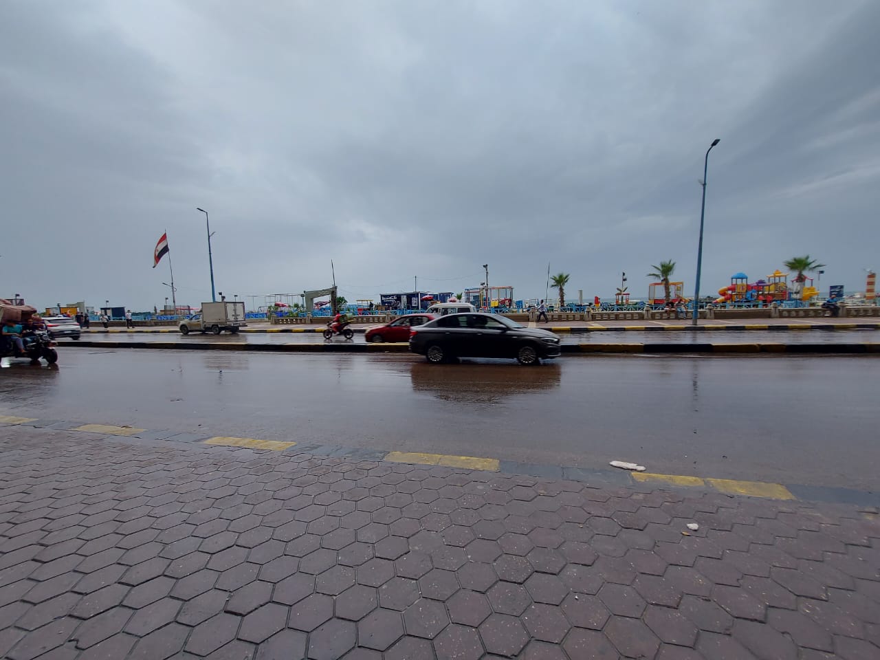 لأول مرة فى يونيو.. هطول أمطار غزيرة بالإسكندرية مع نشاط فى حركة الرياح (8)