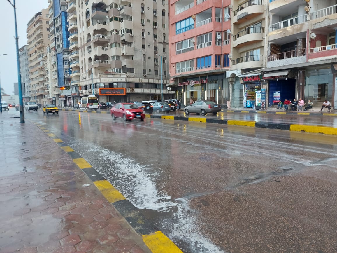 لأول مرة فى يونيو.. هطول أمطار غزيرة بالإسكندرية مع نشاط فى حركة الرياح (16)