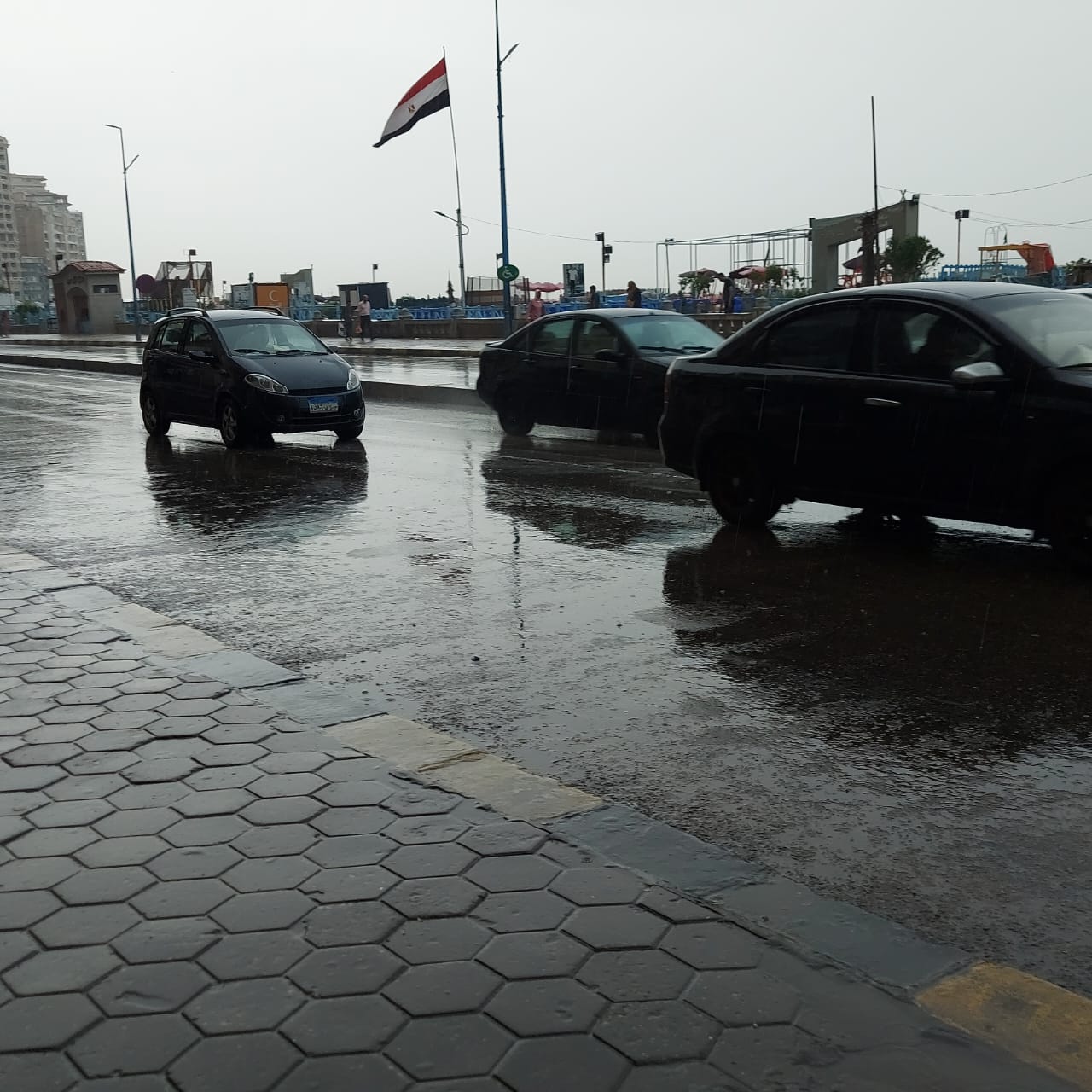 لأول مرة فى يونيو.. هطول أمطار غزيرة بالإسكندرية مع نشاط فى حركة الرياح (20)