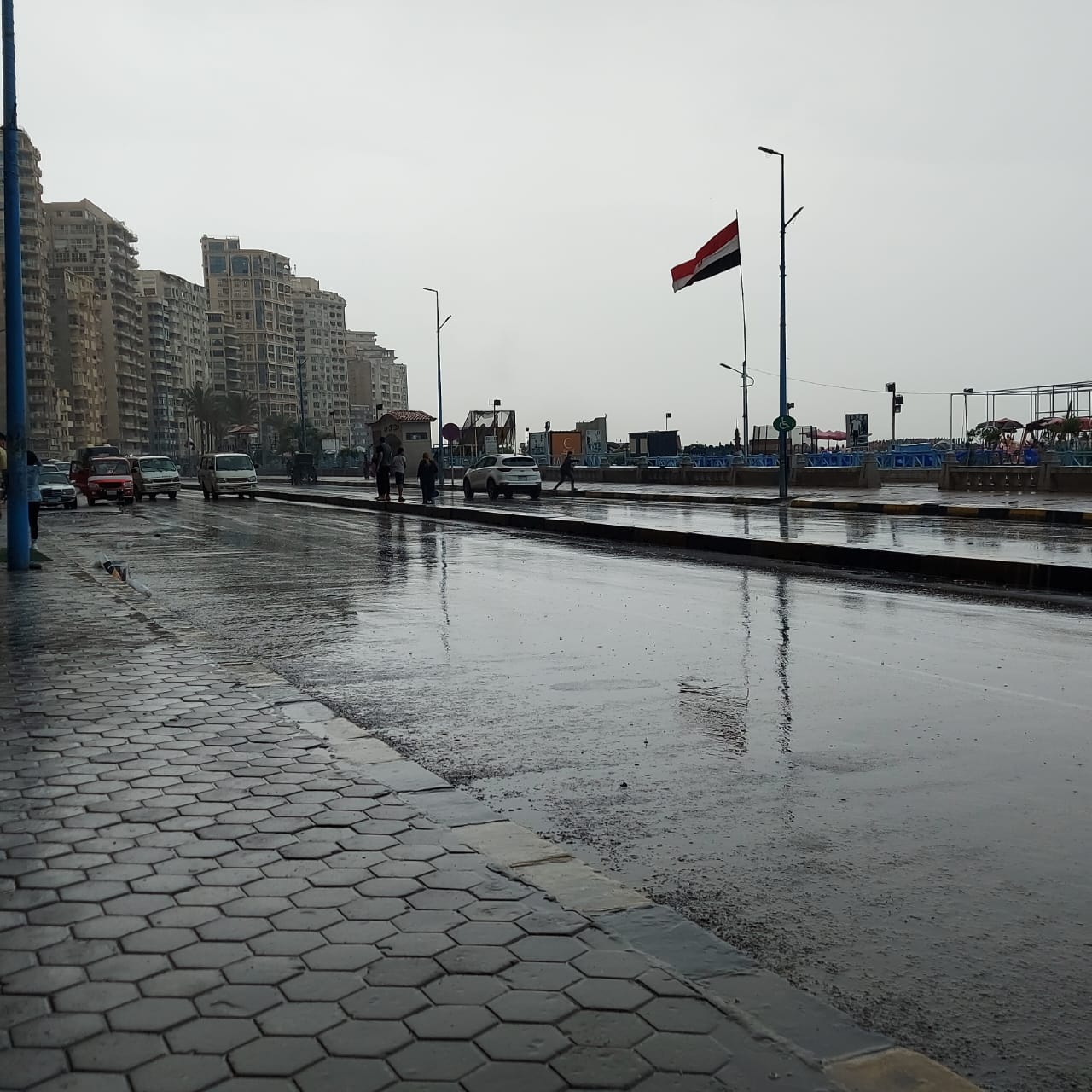 لأول مرة فى يونيو.. هطول أمطار غزيرة بالإسكندرية مع نشاط فى حركة الرياح (21)