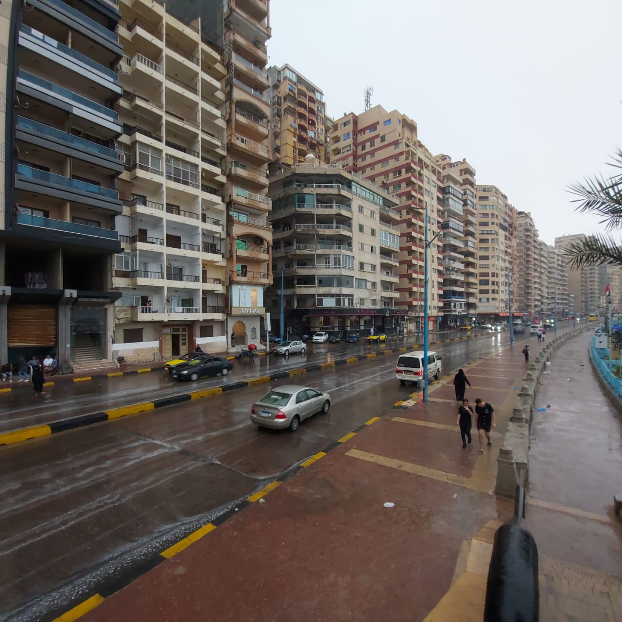 لأول مرة فى يونيو.. هطول أمطار غزيرة بالإسكندرية مع نشاط فى حركة الرياح (13)