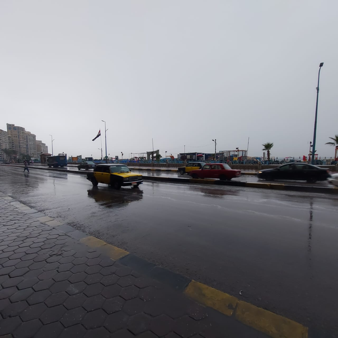 لأول مرة فى يونيو.. هطول أمطار غزيرة بالإسكندرية مع نشاط فى حركة الرياح (18)