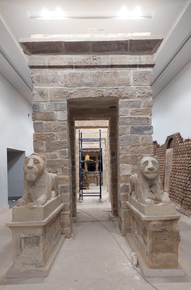 قطع أثرية  داخل المتحف اليوناني الروماني بالإسكندرية