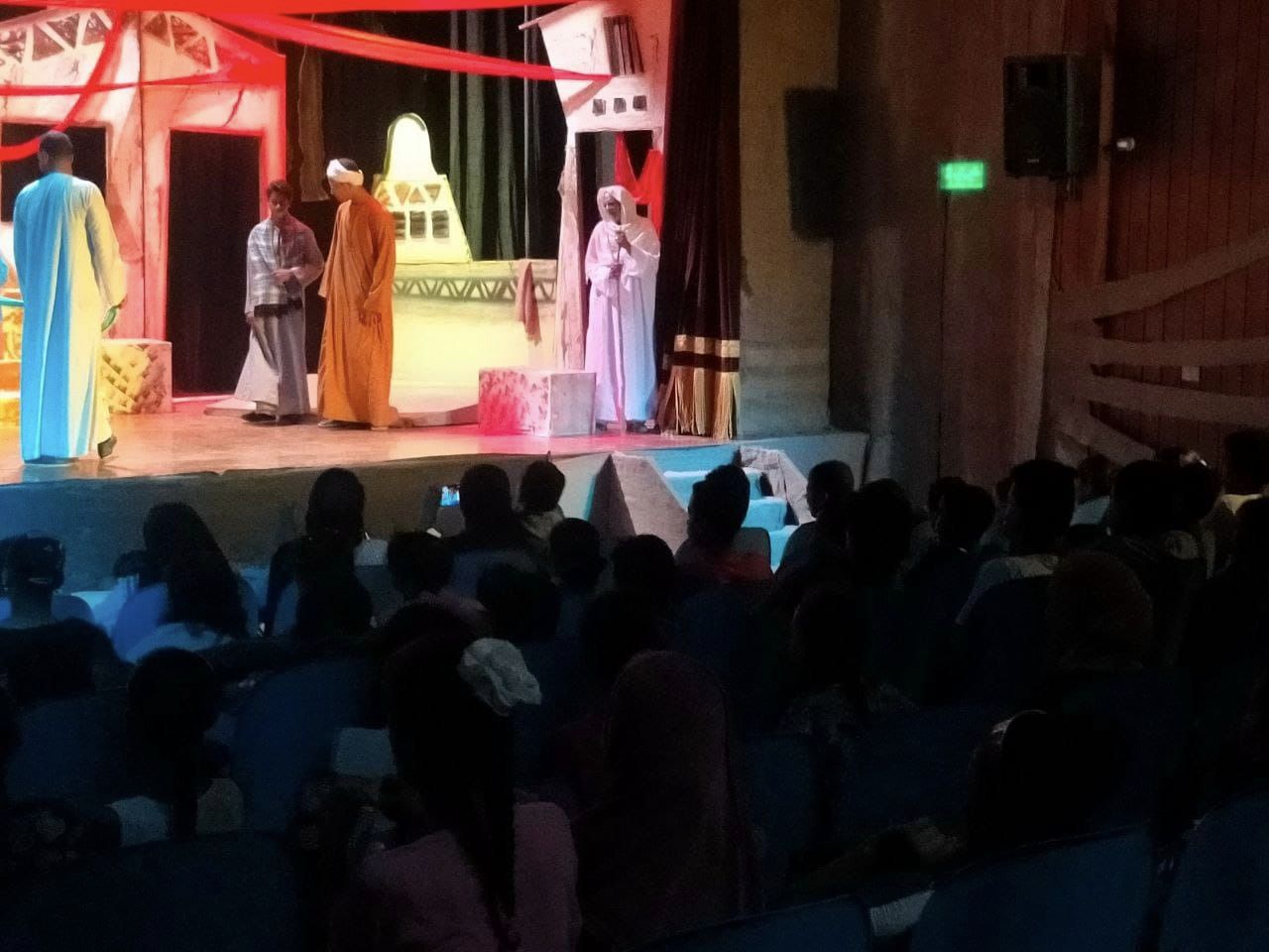 حضور عرض دم السواقي على مسرح ثقافة حاجر العديسات