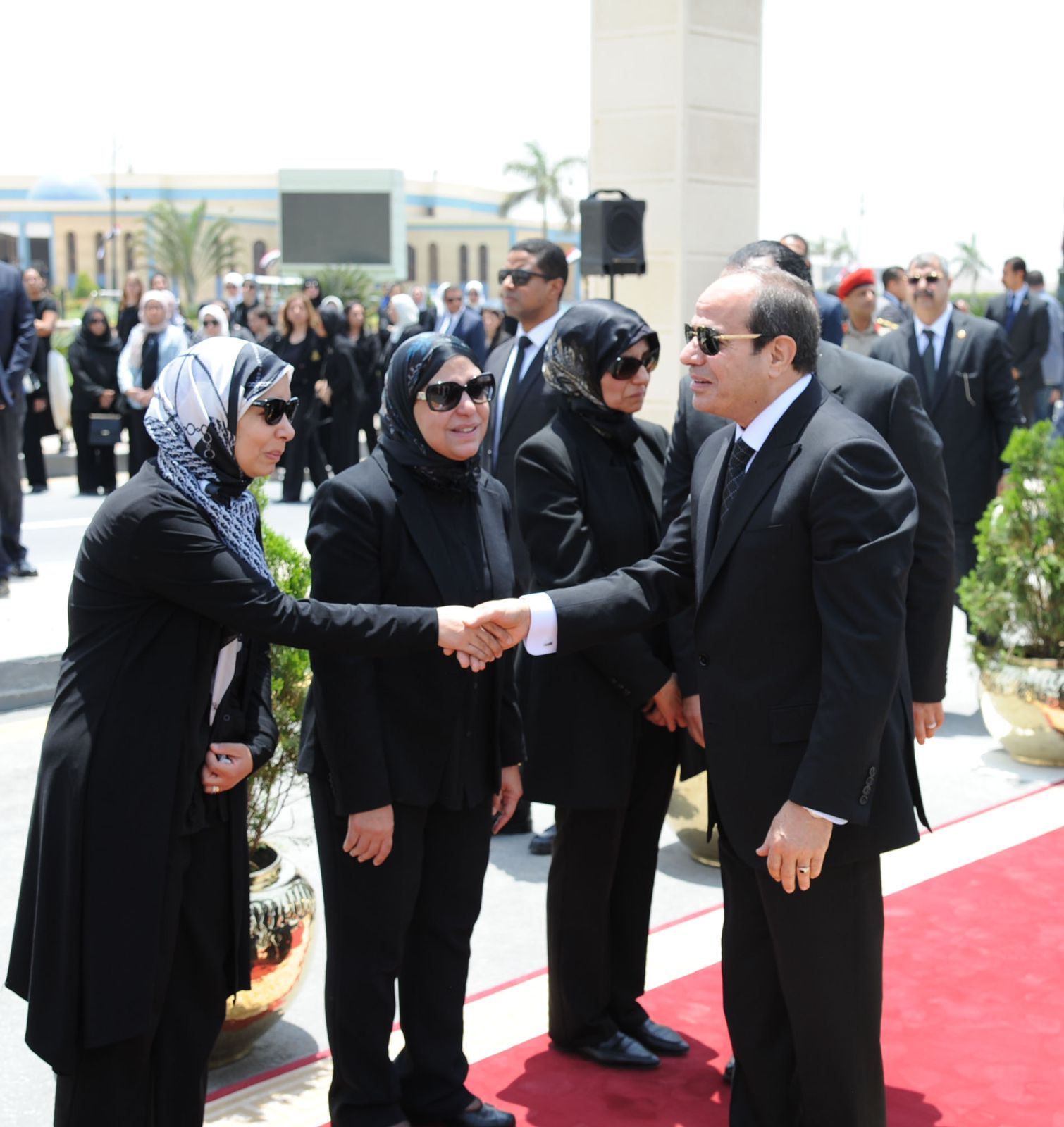 الرئيس السيسى فى جنازة والدة مصطفى مدبولى (3)