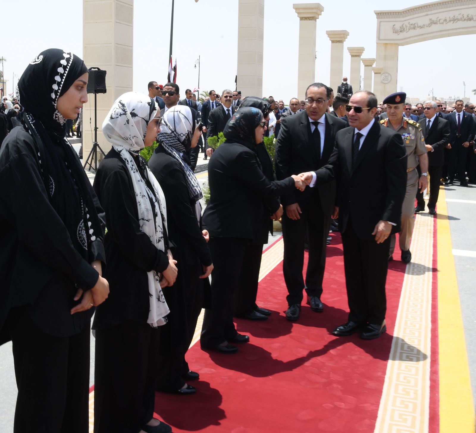 الرئيس السيسى فى جنازة والدة مصطفى مدبولى (2)