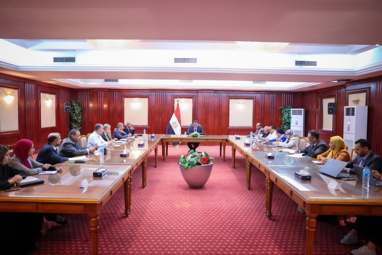 اجتماع وزير الصحة مع رؤساء القطاعات ووكلاء ومديري مديريات الوزارة، (2)