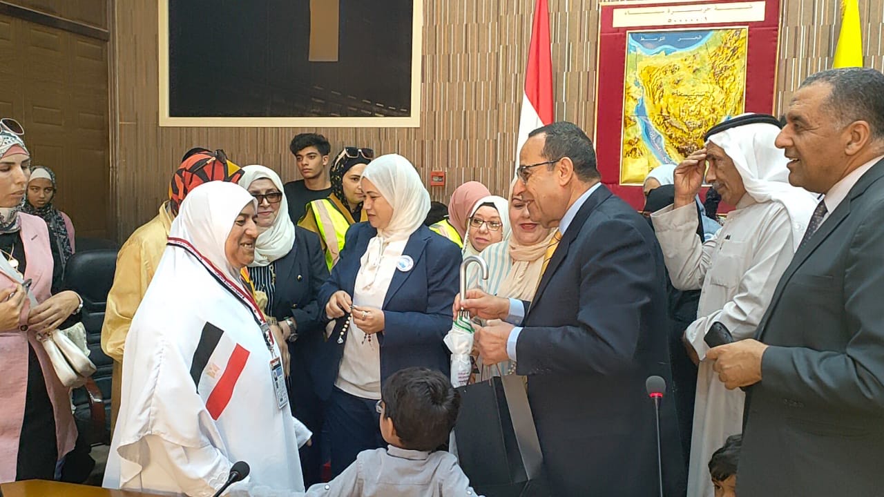 محافظ شمال سيناء يودع حجاج قرعة وزارة الداخلية (3)