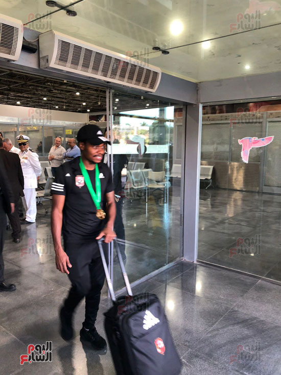 مطار القاهرة يستعد لاستقبال بعثة الأهلي أبطال أفريقيا (1)