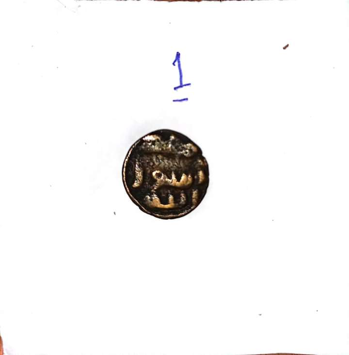 جمارك برج العرب تضبط تهريب عدد من العملات المعدنية الأثرية  (1)
