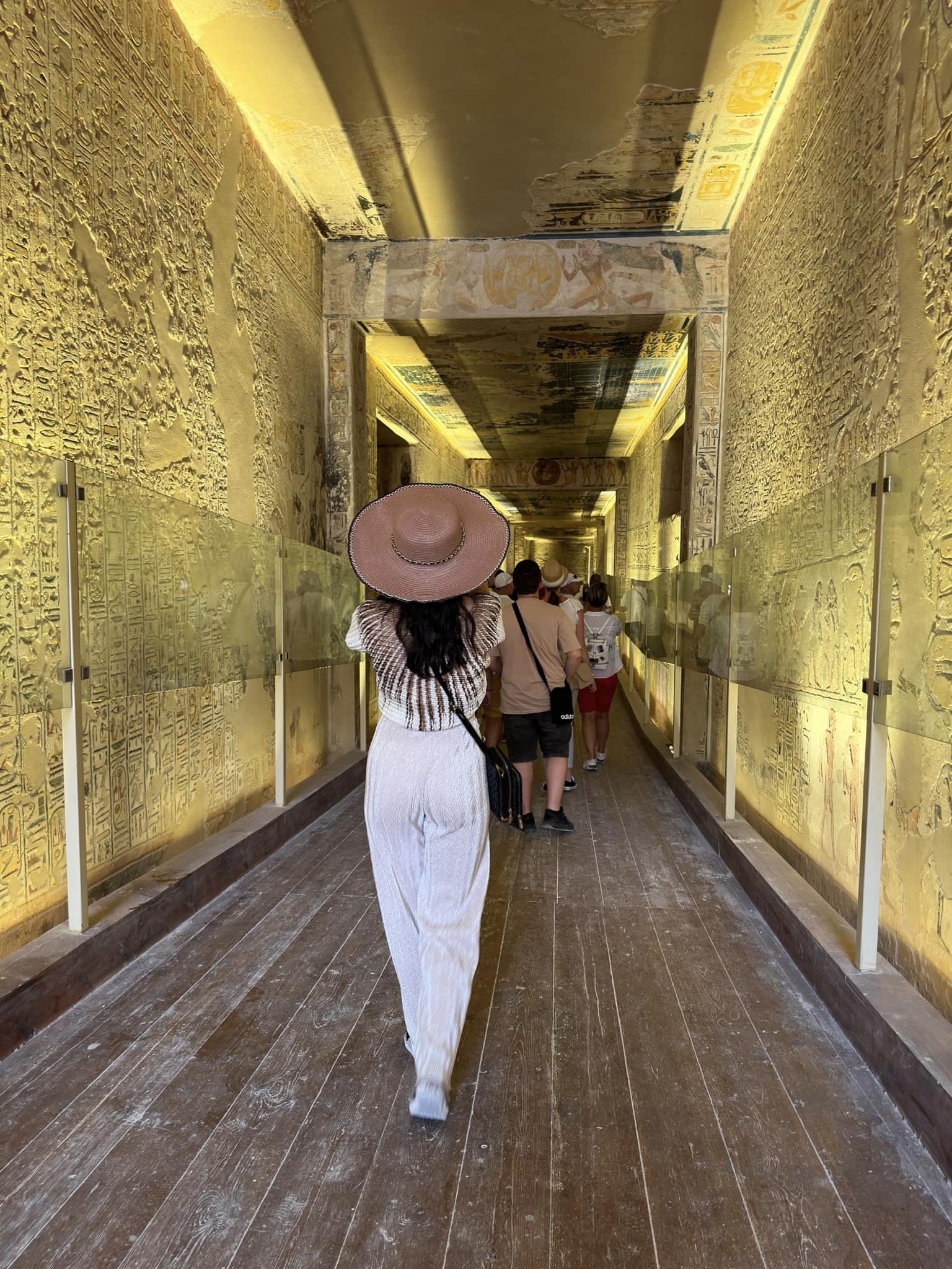 زيارات السياح داخل مقابر ملوك مصر القديمة