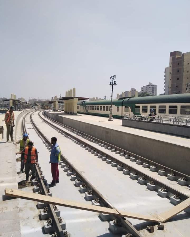 دخول قطارات السكة الحديد لمحطة قطارات صعيد مصر