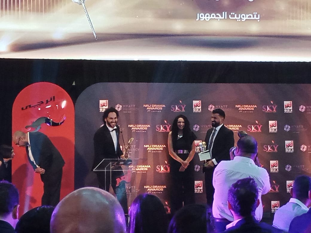 محمد سامي يفوز بجائزة أفضل مخرج عن جعفر العمدة من كأس انرجي للدراما (1)