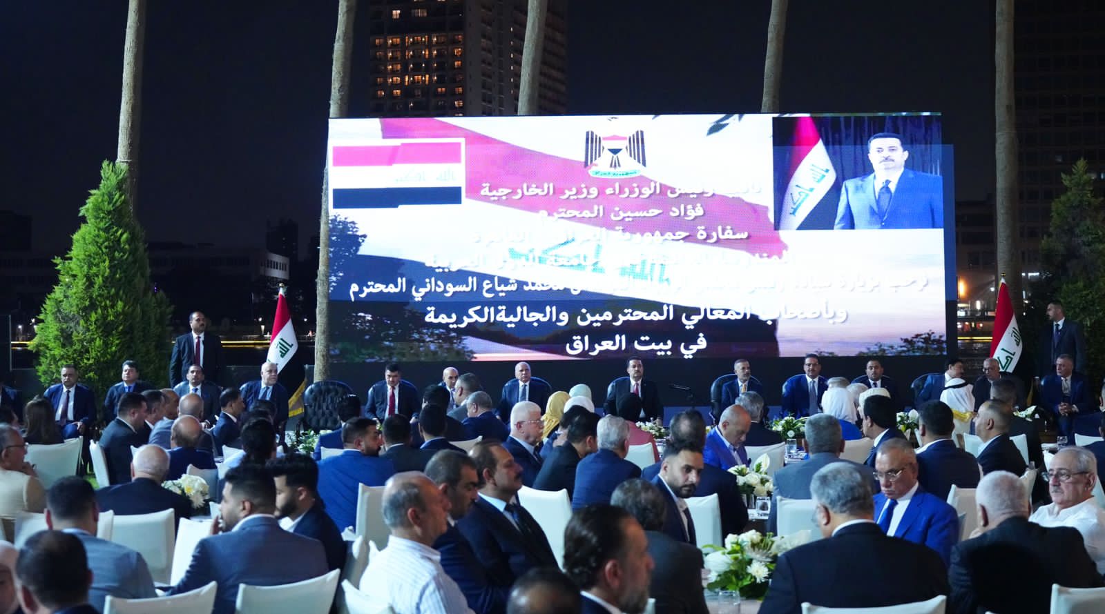 رئيس وزراء العراق يلتقي أبناء الجالية العراقية فى القاهرة