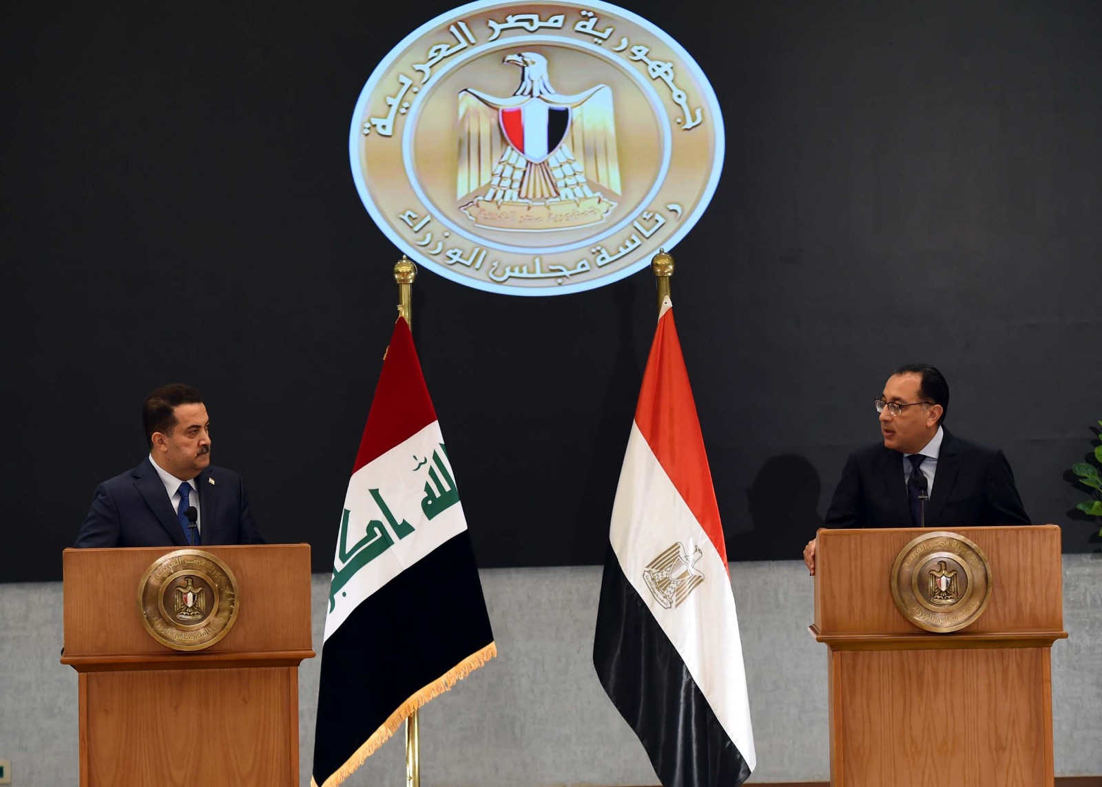 مؤتمر صحفي لرئيسي وزراء مصر والعراق (1)