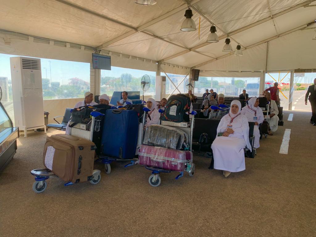 الحجاج داخل مطار برج العرب (4)