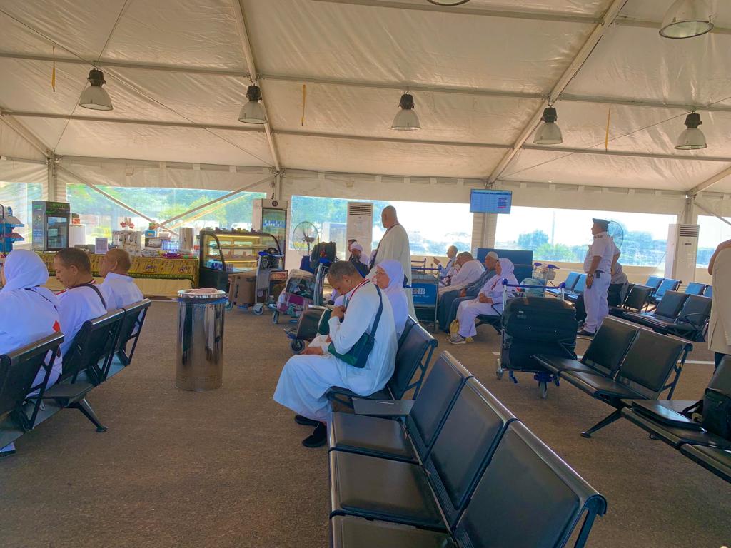 الحجاج داخل مطار برج العرب (5)