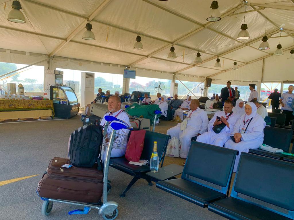 الحجاج داخل مطار برج العرب (3)