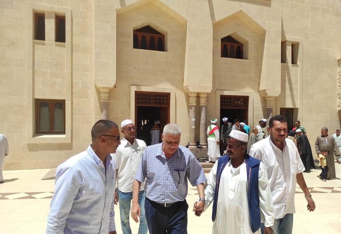 رئيس المدينة يزور قرية الشيخ الشاذلى