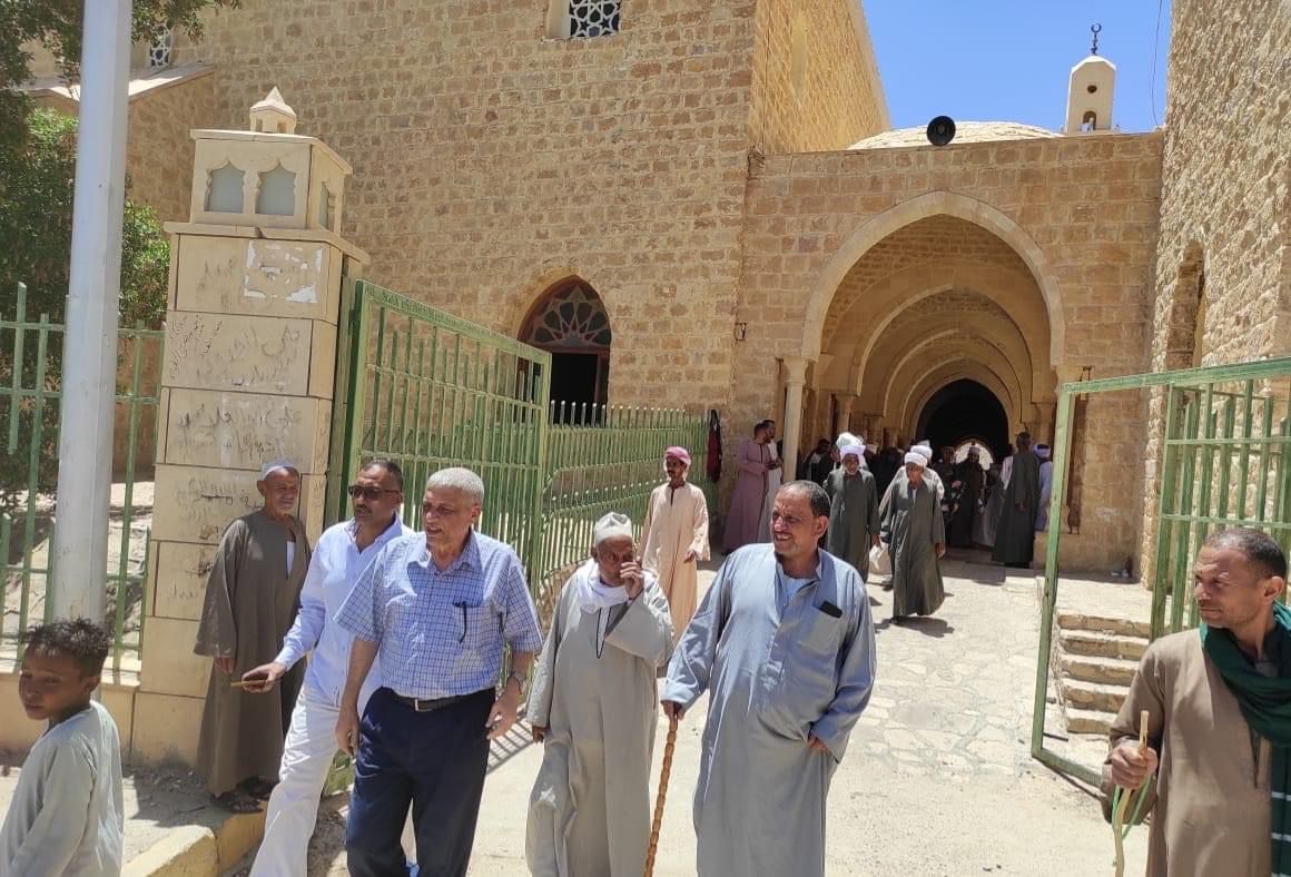 رئيس مدينة مرسى علم يزور البرية والمسجد والمقام