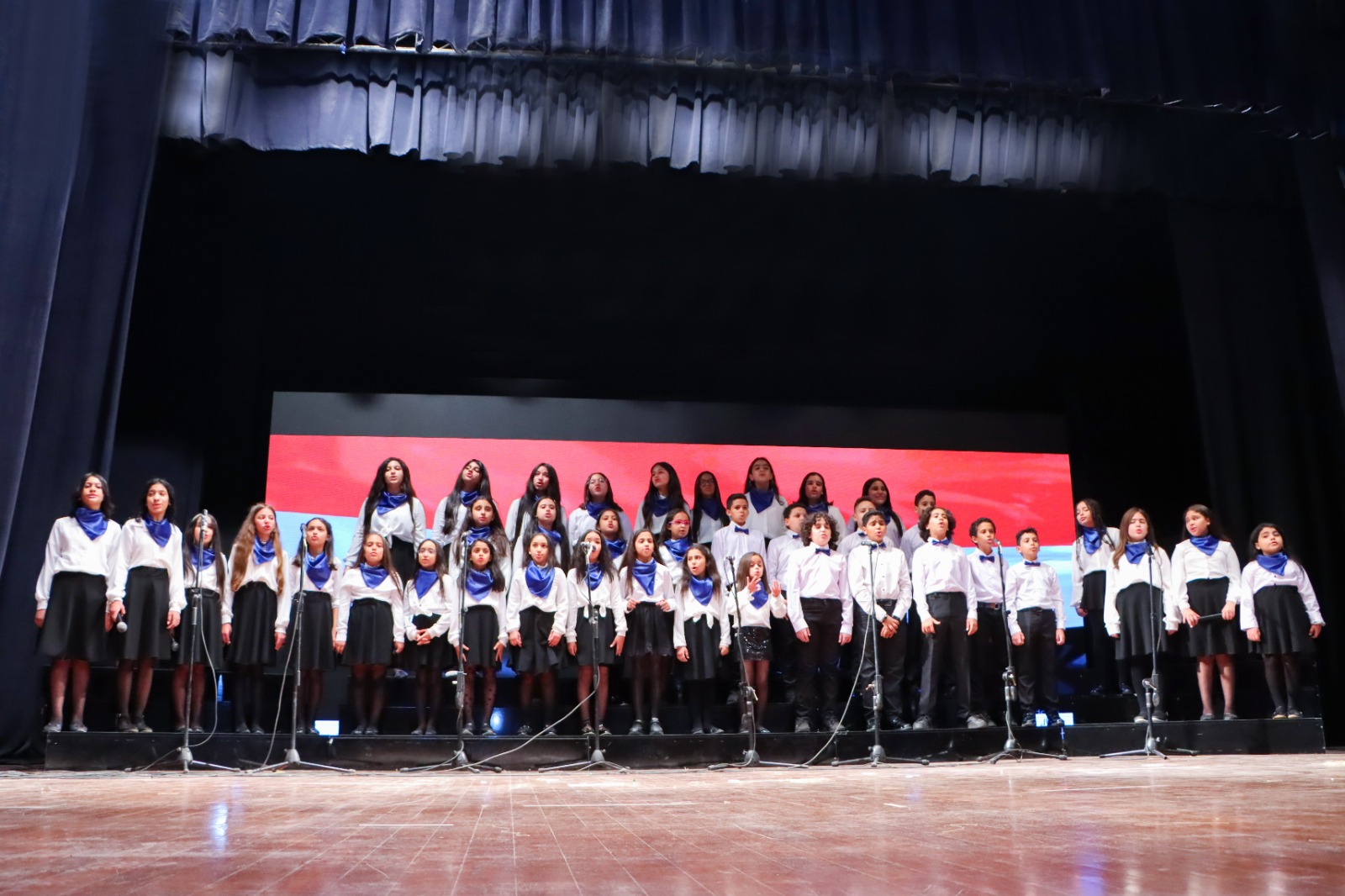 مسرح الحضارة المصرية يحتضن حفل تخرج طلاب مدرسة كونتيننتال بالاس (10)