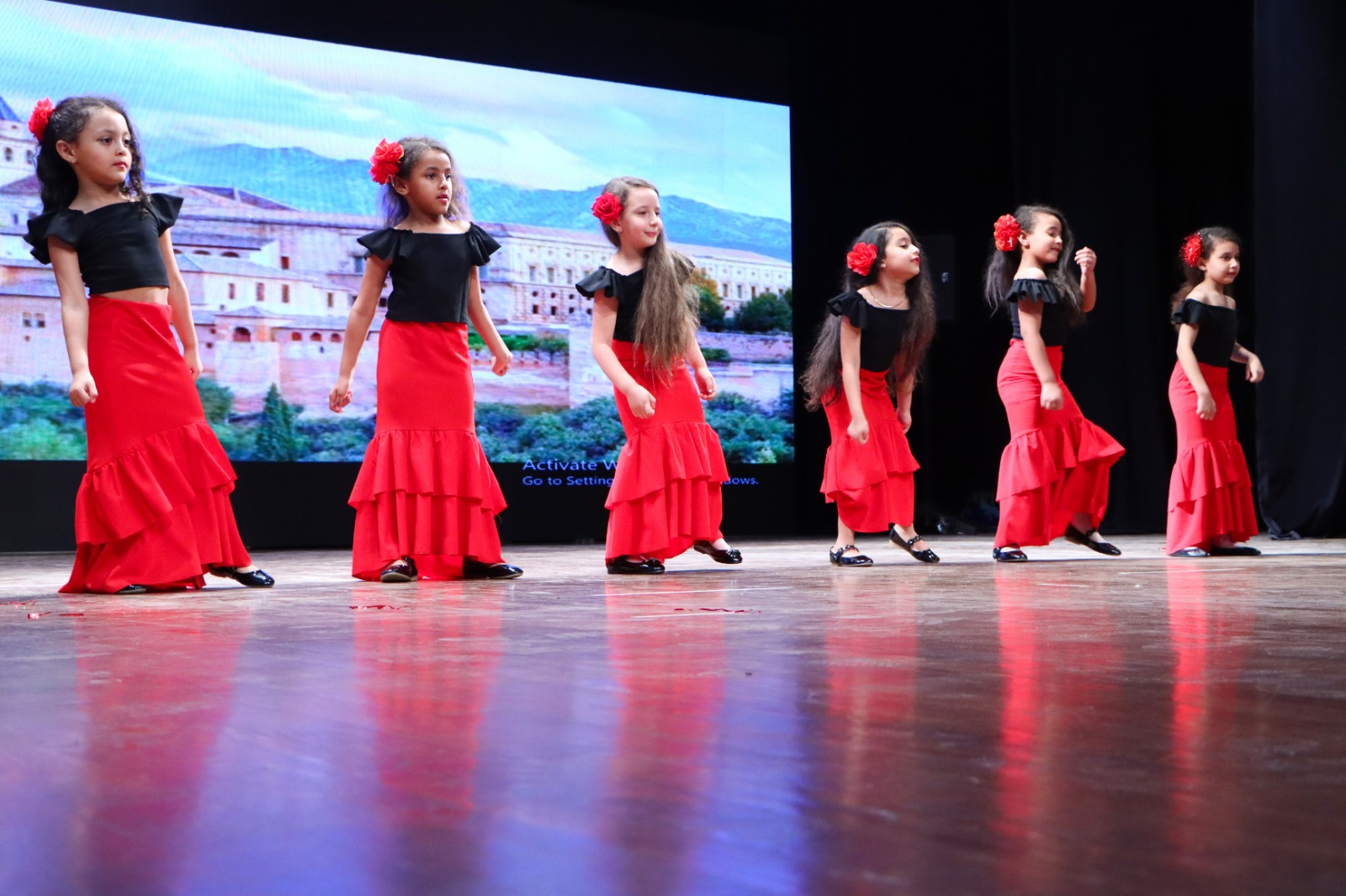 مسرح الحضارة المصرية يحتضن حفل تخرج طلاب مدرسة كونتيننتال بالاس (3)