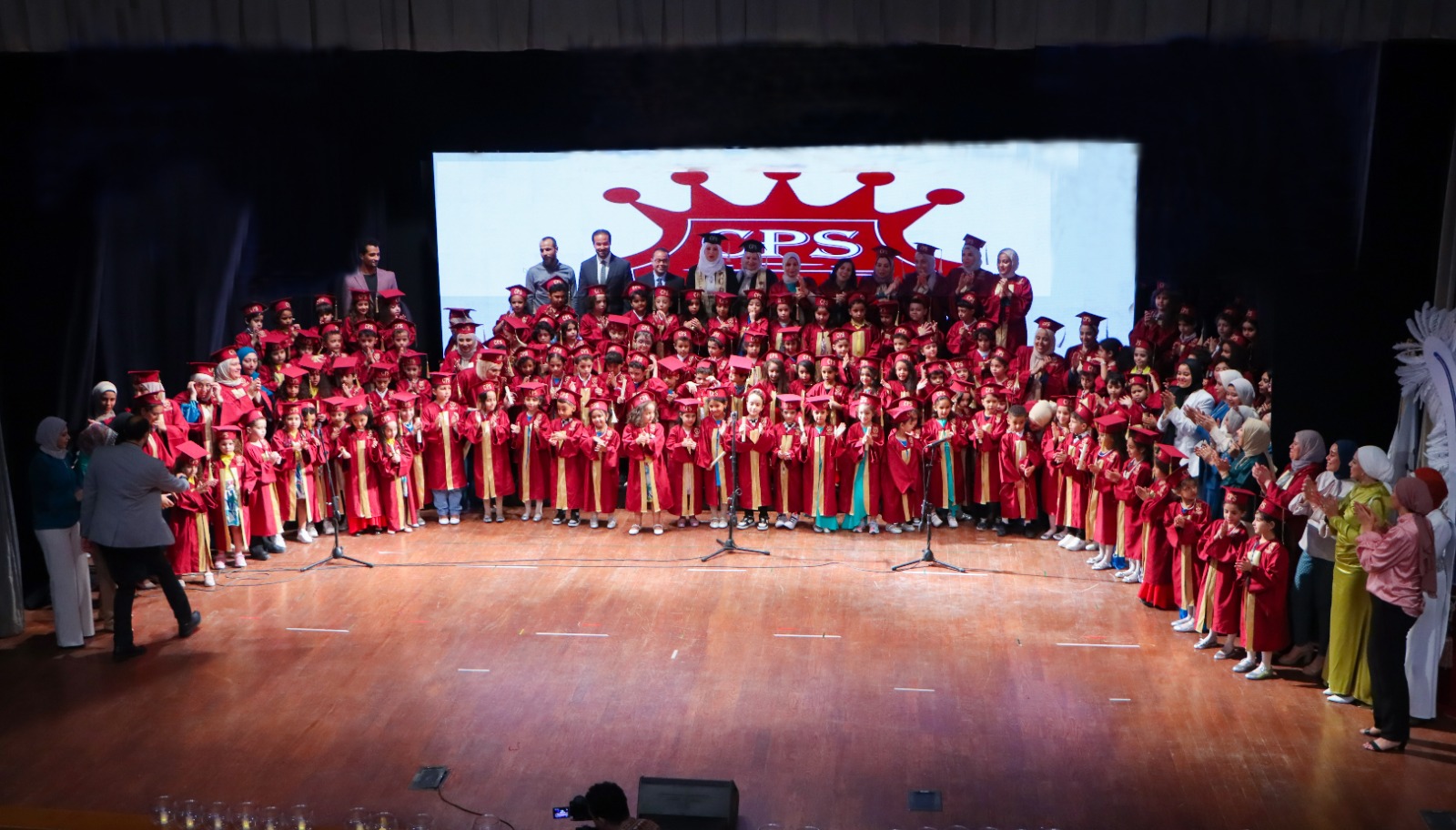 مسرح الحضارة المصرية يحتضن حفل تخرج طلاب مدرسة كونتيننتال بالاس (9)