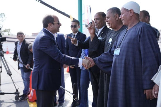 الرئيس السيسى يصل قرية الأبعادية بالبحيرة لافتتاح عدد من مشروعات حياة كريمة (20)