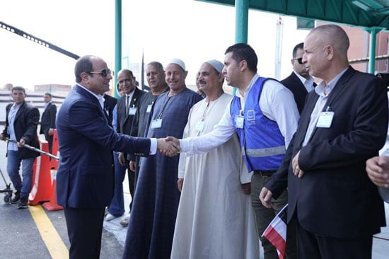 الرئيس السيسى يصل قرية الأبعادية بالبحيرة لافتتاح عدد من مشروعات حياة كريمة (25)