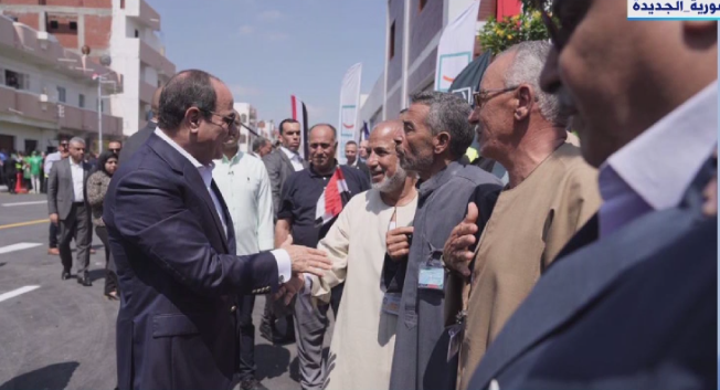 الرئيس السيسي مع الأهالي في قرية الأبعادية