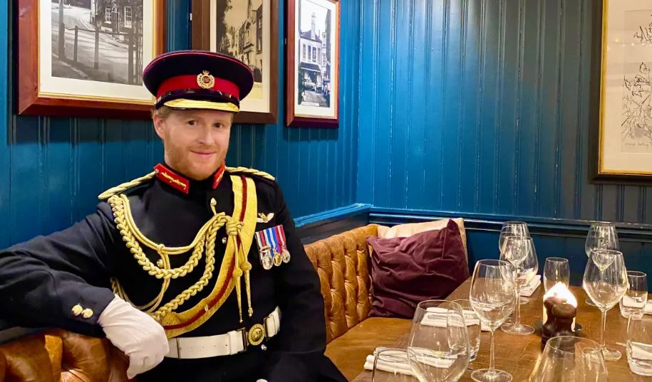 A man earns money for the strong resemblance between him and Prince Harry