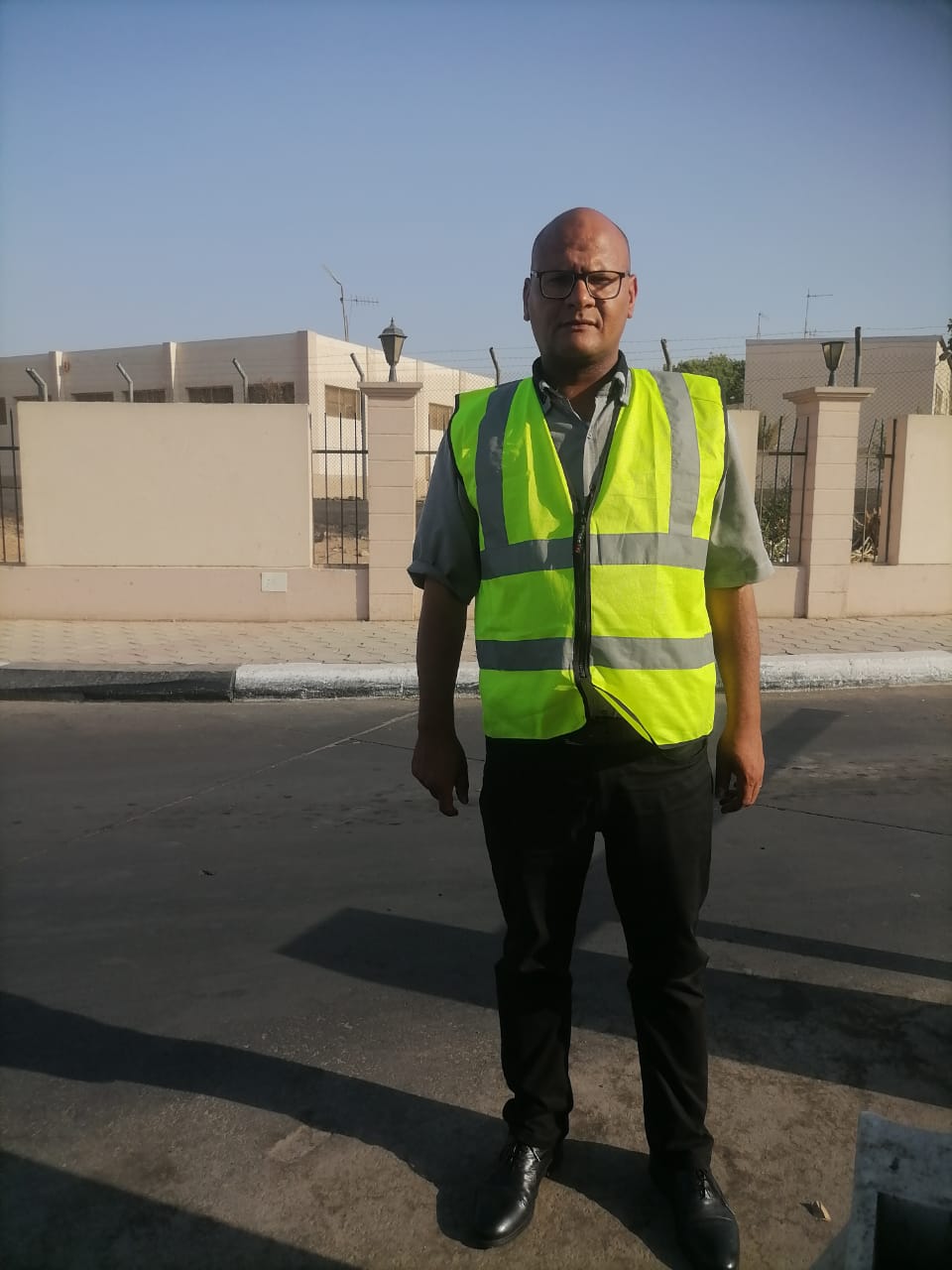 وزير الطيران يكرم عاملين بمطار القاهرة الدولي لأمانتهما (1)