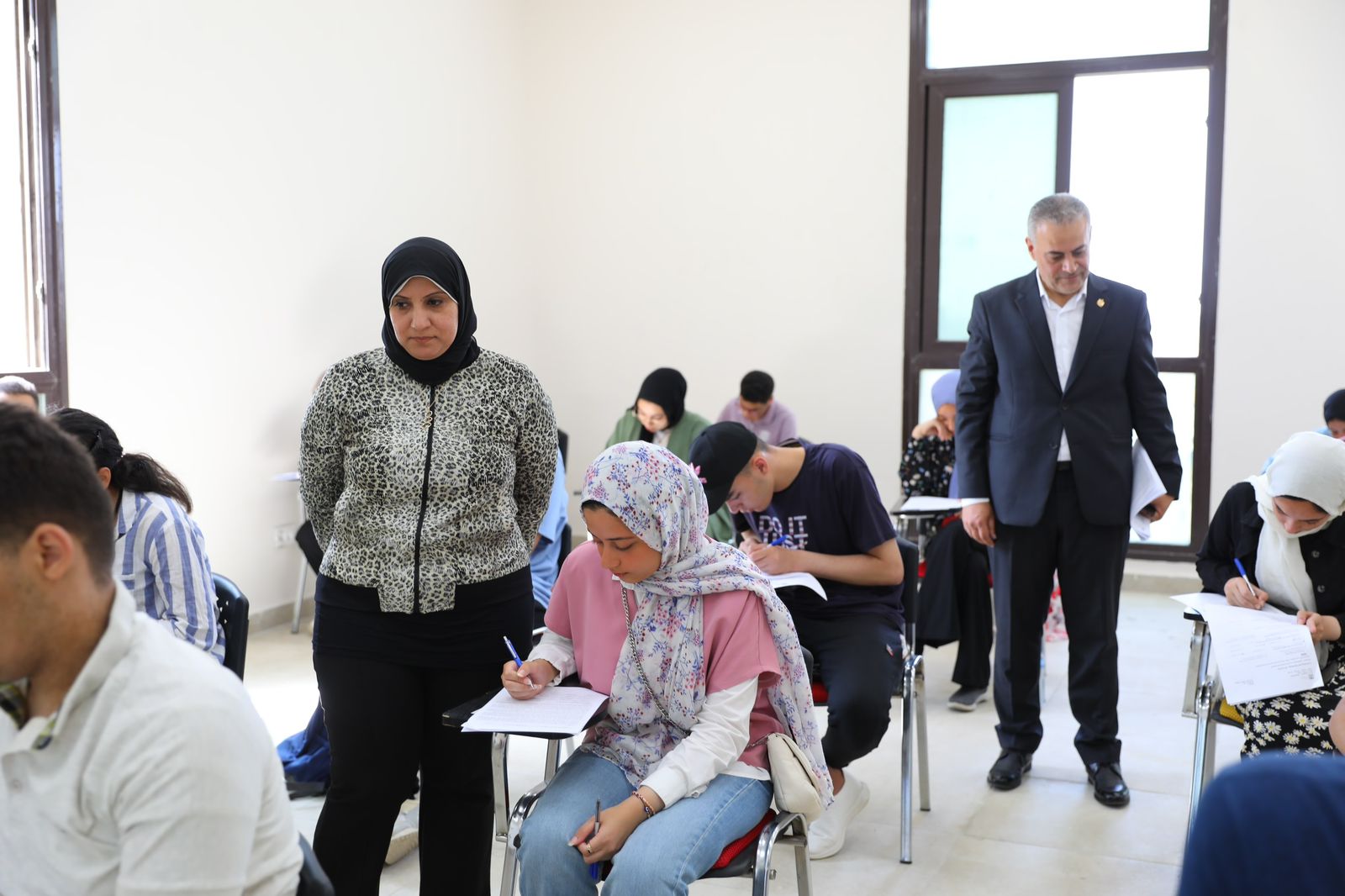 آداء امتحانات اللغه الانجليزية في جامعة المنصورة الجديدة