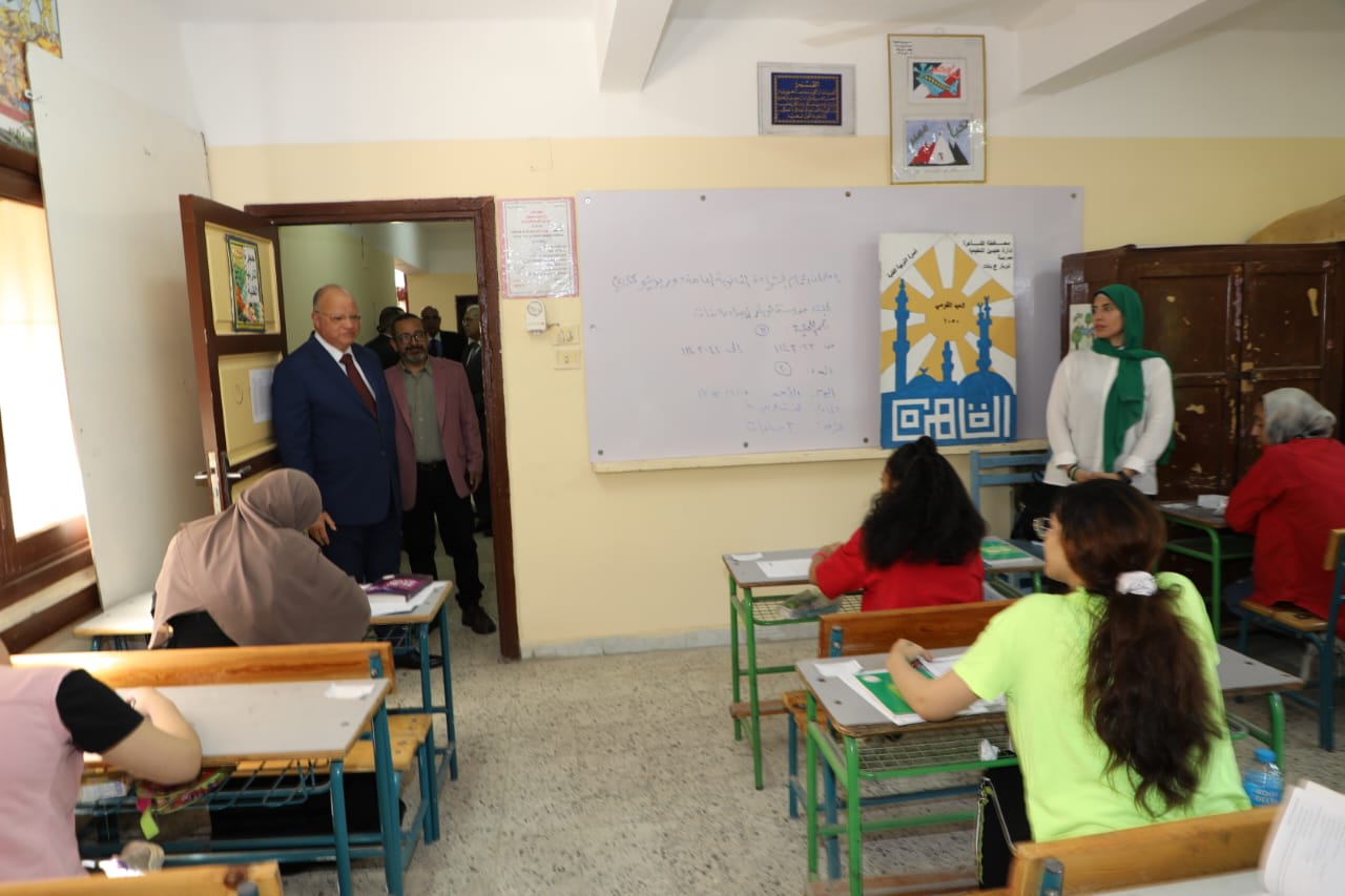 محافظ القاهرة يوجهة بتطهير مقار لجان الثانوية العامة عقب كل امتحان (2)