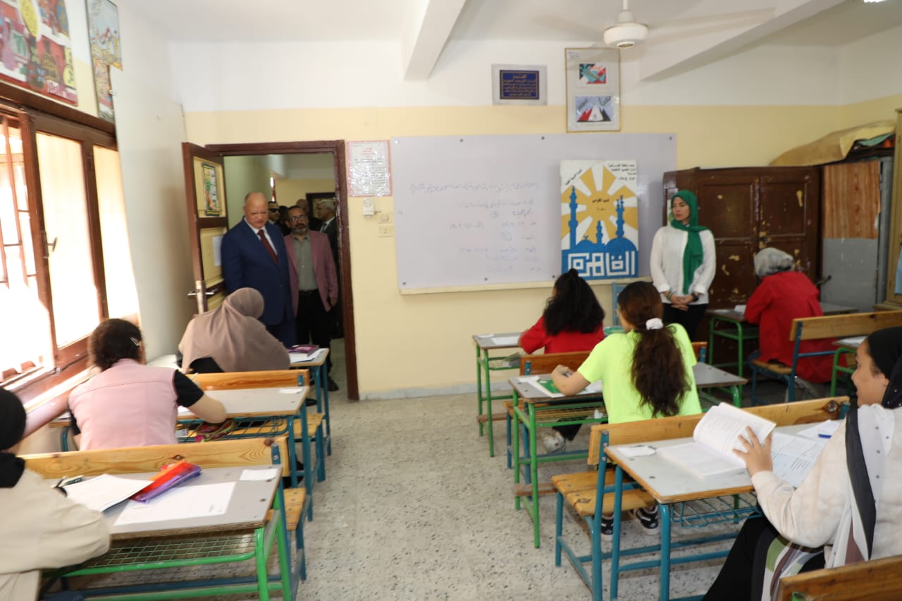 محافظ القاهرة يوجهة بتطهير مقار لجان الثانوية العامة عقب كل امتحان (6)