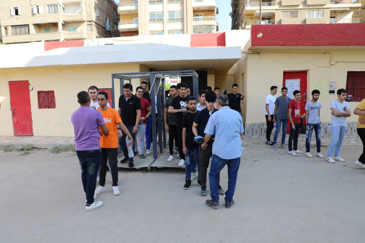 محافظ القاهرة يوجهة بتطهير مقار لجان الثانوية العامة عقب كل امتحان (7)