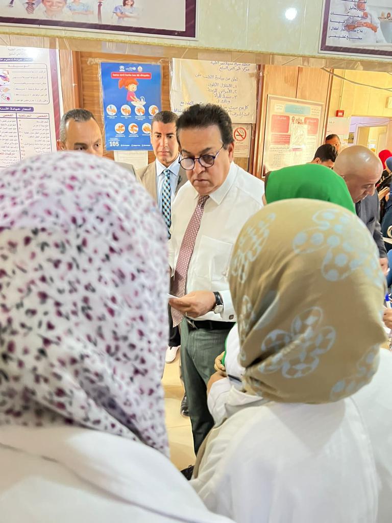 الدكتور خالد عبدالغفار وزير الصحة والسكان، يتفقد مركز صحة الحي السابع مدينة نصر  (4)