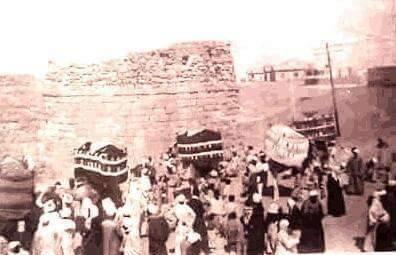 صورة قديمة لمرور كسوة الكعبة بمدينة القصير