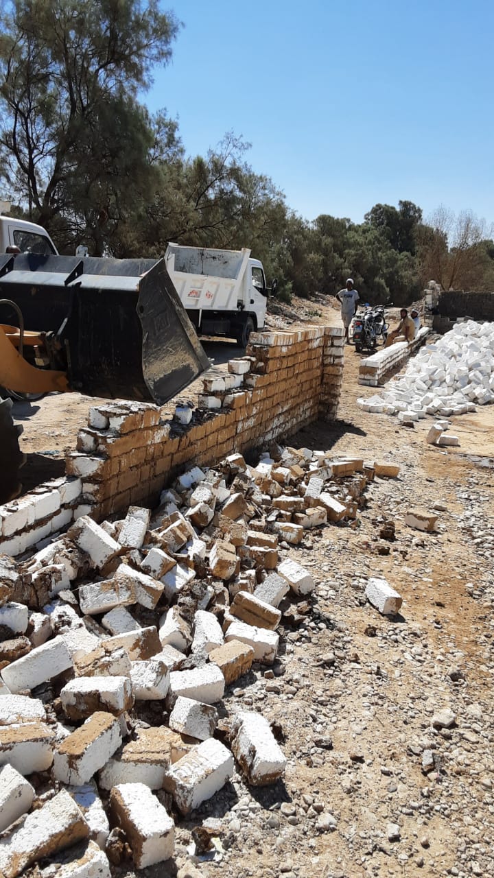 جانب من إزالة البناء المخالف بمدينة الزينية